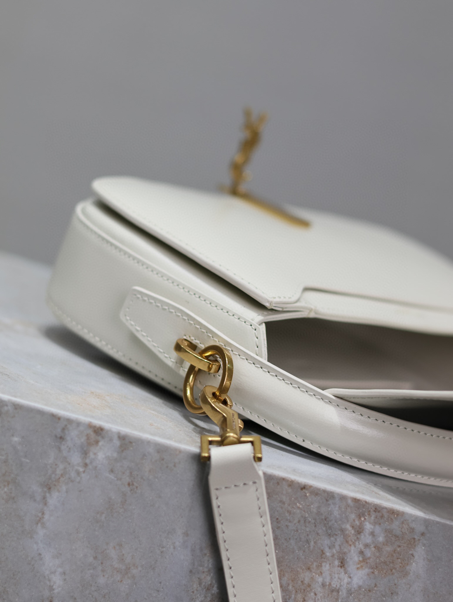 Borsa Yves Saint Laurent voltaire Dimensioni: 24*15*5cm