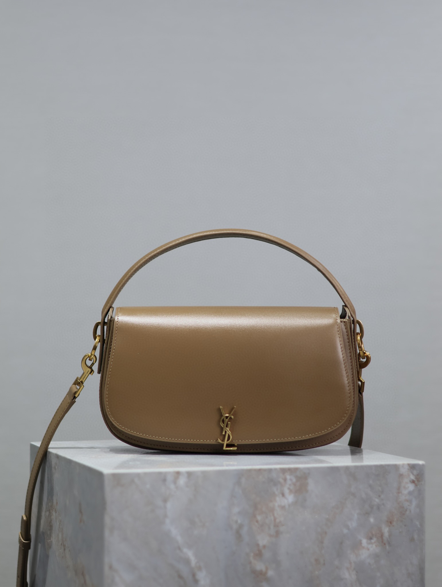 Yves Saint Laurent Voltaire Tasche Größe: 24 * 15 * 5 cm