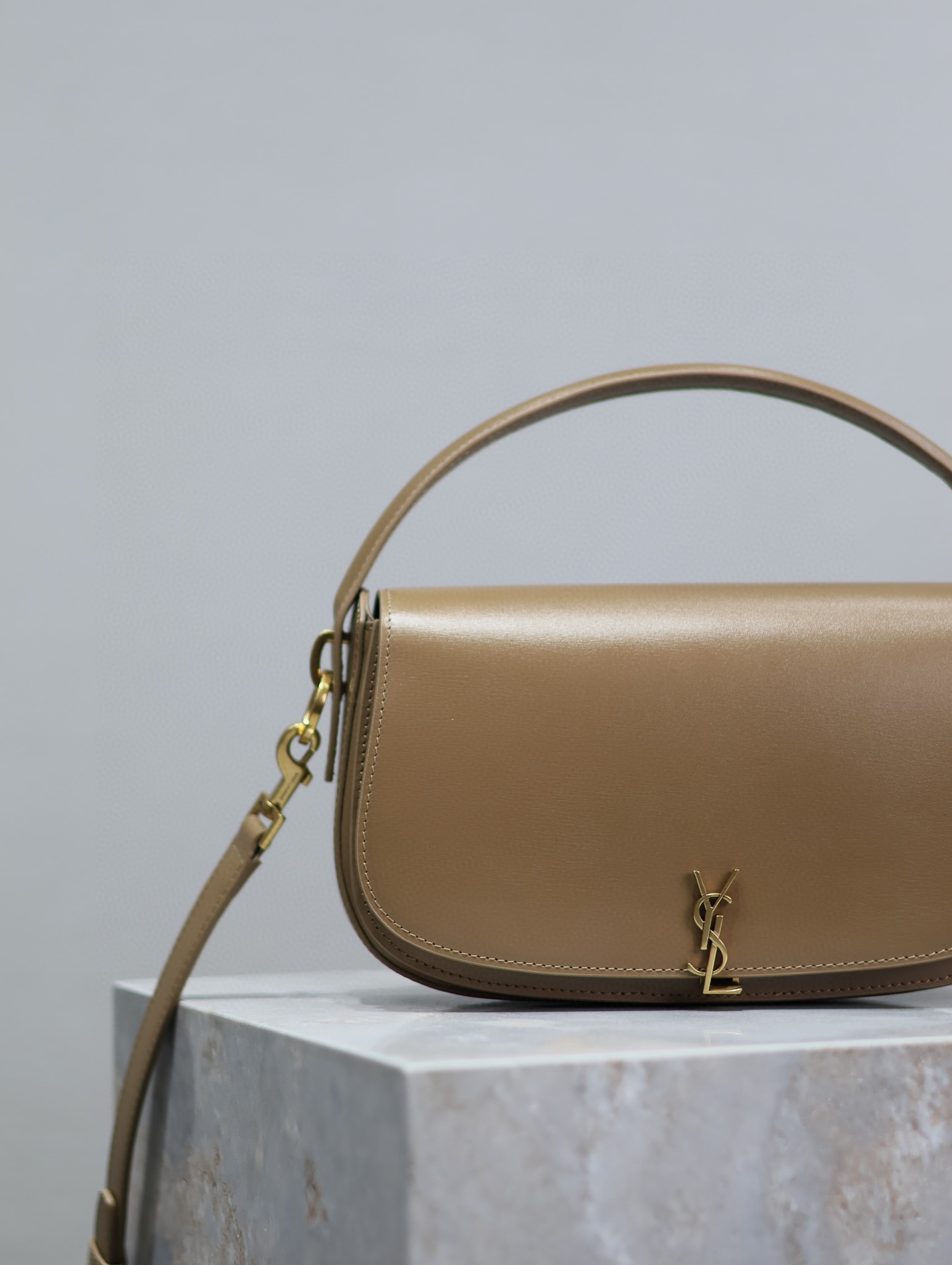 Yves Saint Laurent Voltaire Tasche Größe: 24 * 15 * 5 cm