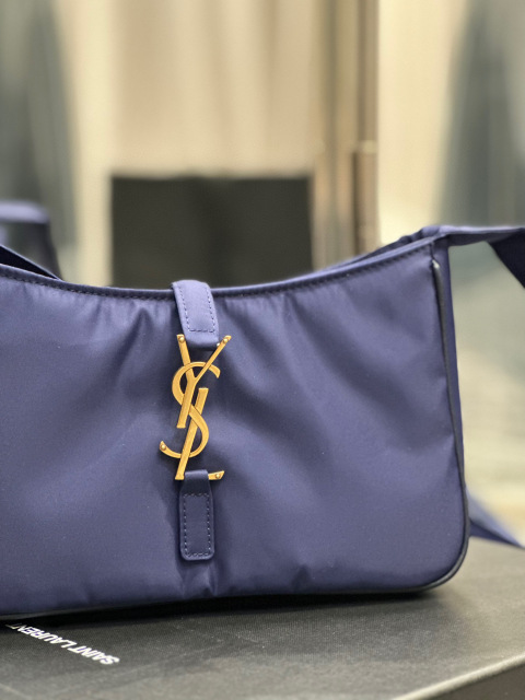 Yves Saint Laurent ole 5a7 Tasche Größe: 25 * 15 * 6 cm