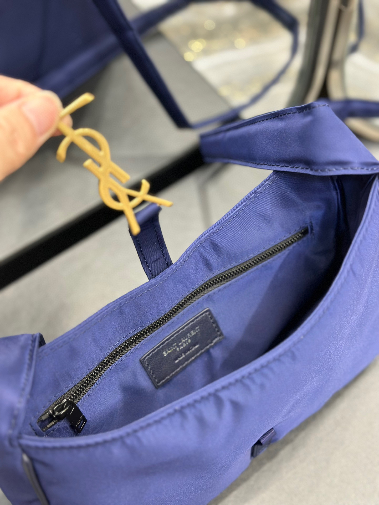 Yves Saint Laurent ole 5a7 Tasche Größe: 25 * 15 * 6 cm