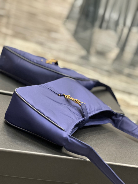 Yves Saint Laurent ole 5a7 Tasche Größe: 25 * 15 * 6 cm