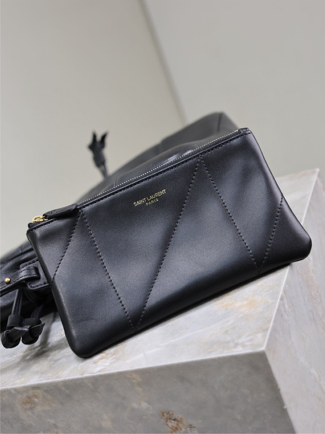 Borsa pochon Yves Saint Laurent Dimensioni: 27*29*11 cm