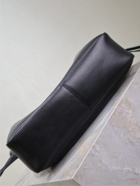 Borsa pochon Yves Saint Laurent Dimensioni: 27*29*11 cm