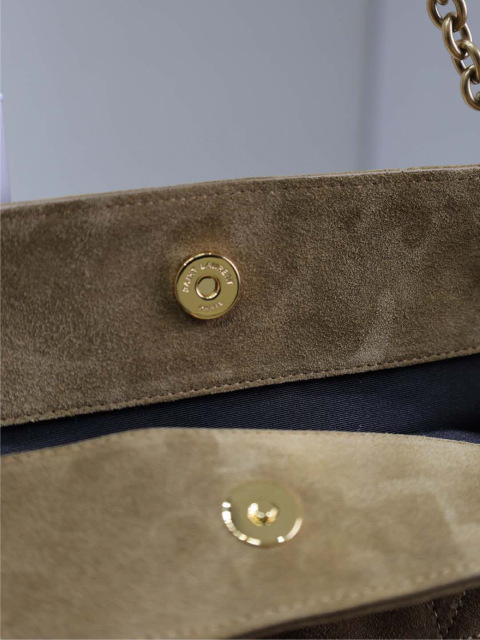 Pochon-Tasche von Yves Saint Laurent. Größe: 27 x 29 x 11 cm