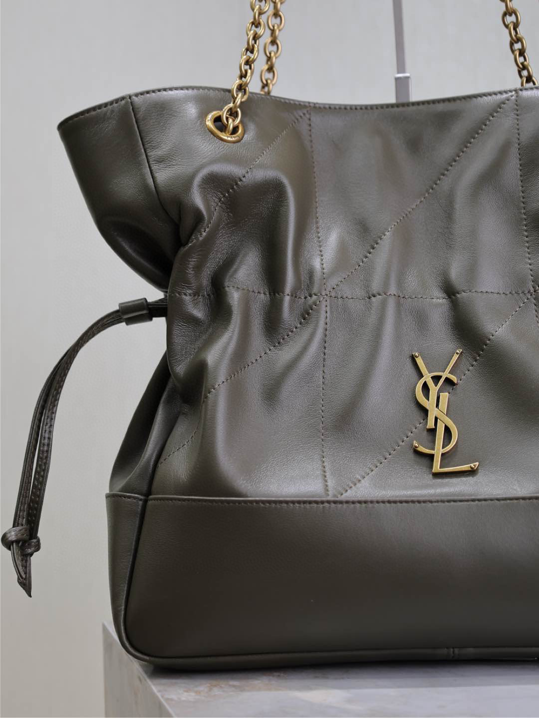 Borsa pochon Yves Saint Laurent Dimensioni: 27*29*11 cm