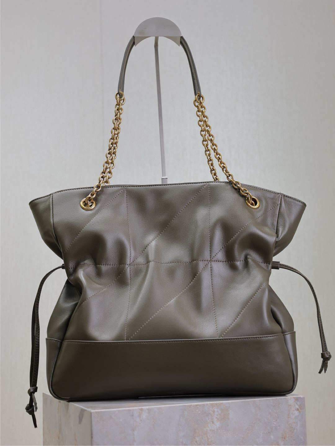 Borsa pochon Yves Saint Laurent Dimensioni: 27*29*11 cm