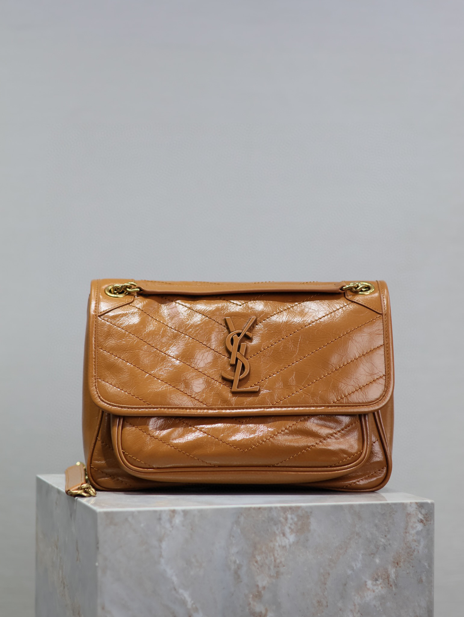 Yves Saint Laurent niki bag Size：28*20.5*8.5cm