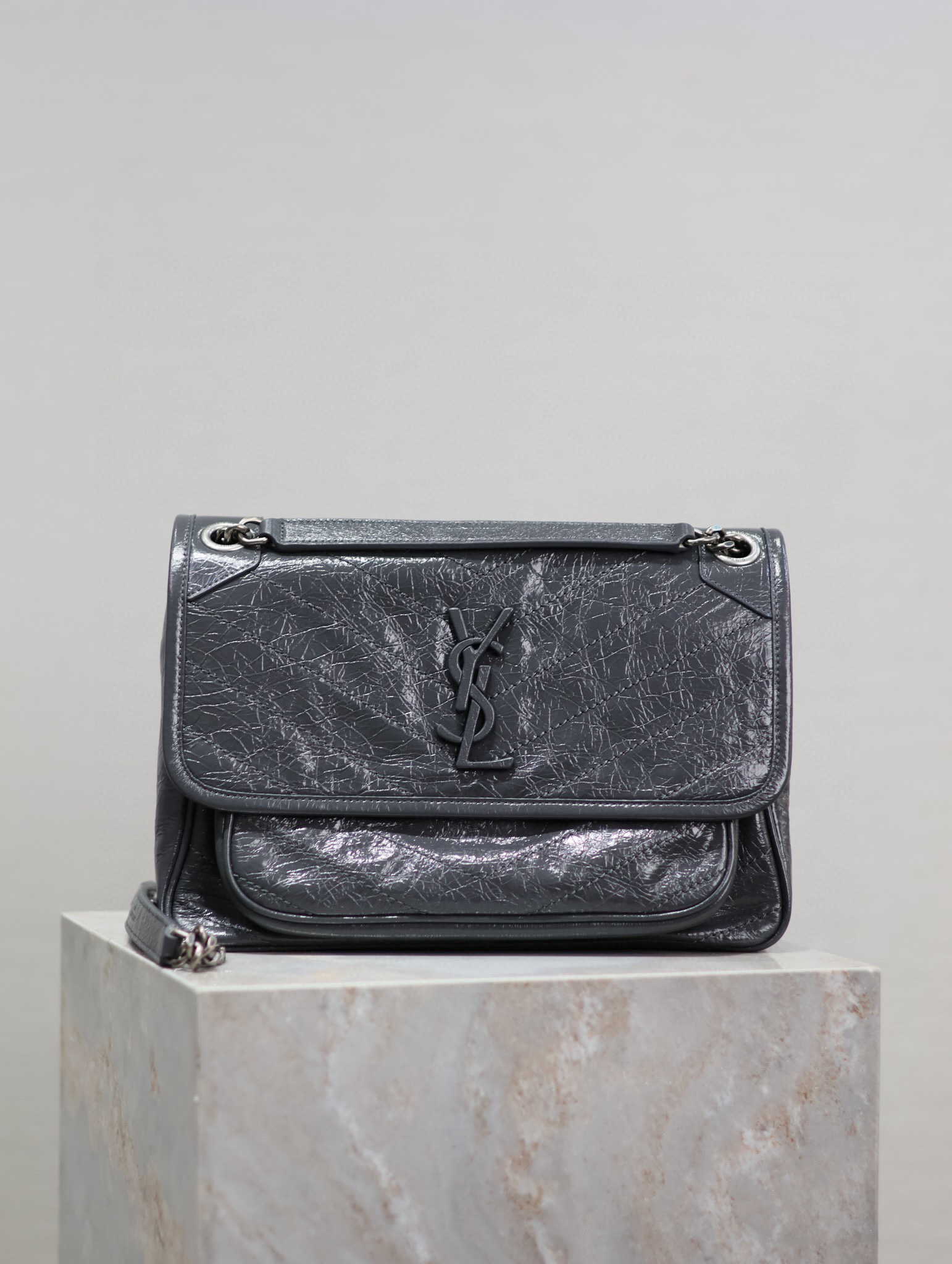 Borsa Niki Yves Saint Laurent Dimensioni: 28*20,5*8,5 cm