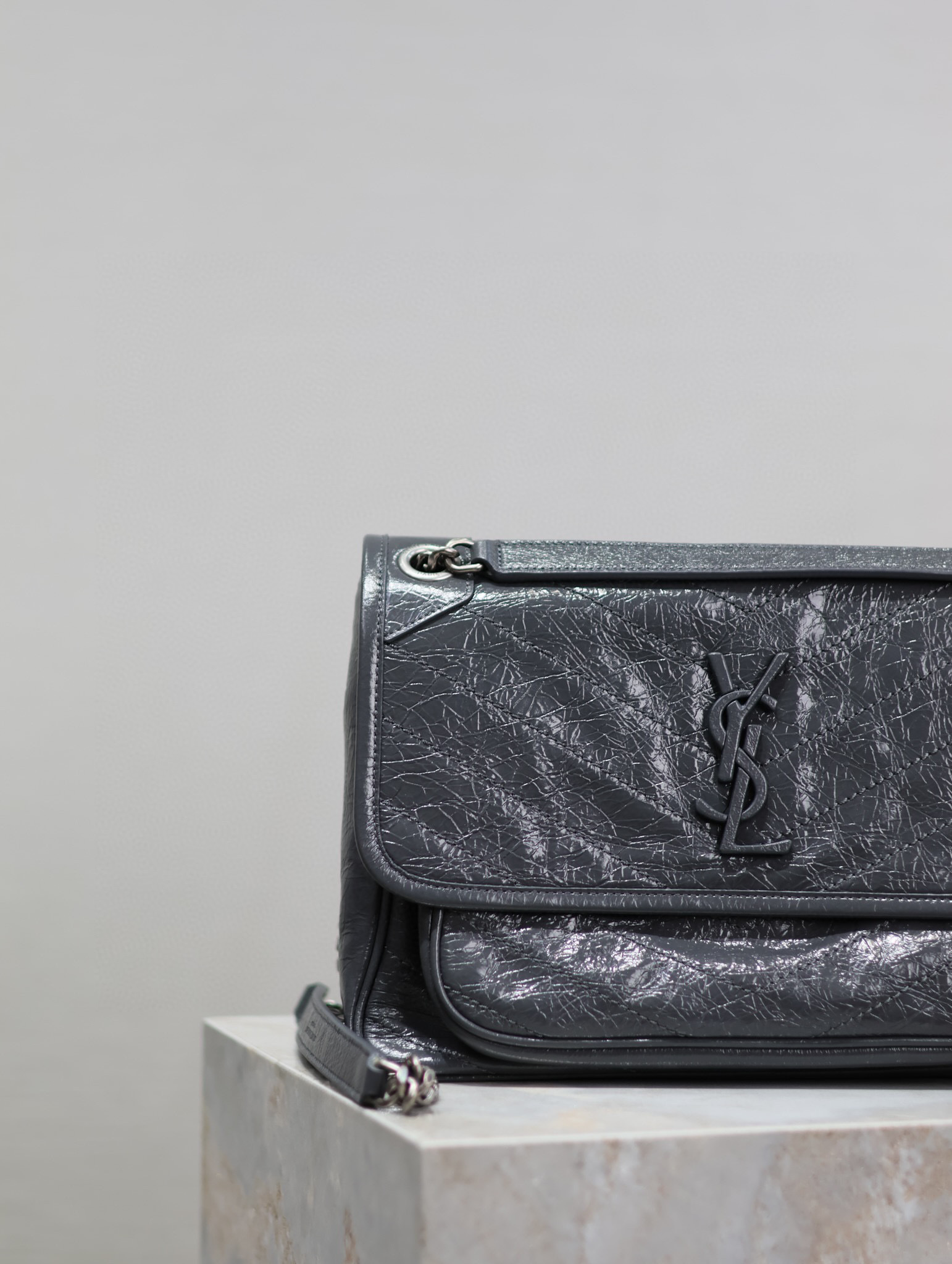 Borsa Niki Yves Saint Laurent Dimensioni: 28*20,5*8,5 cm