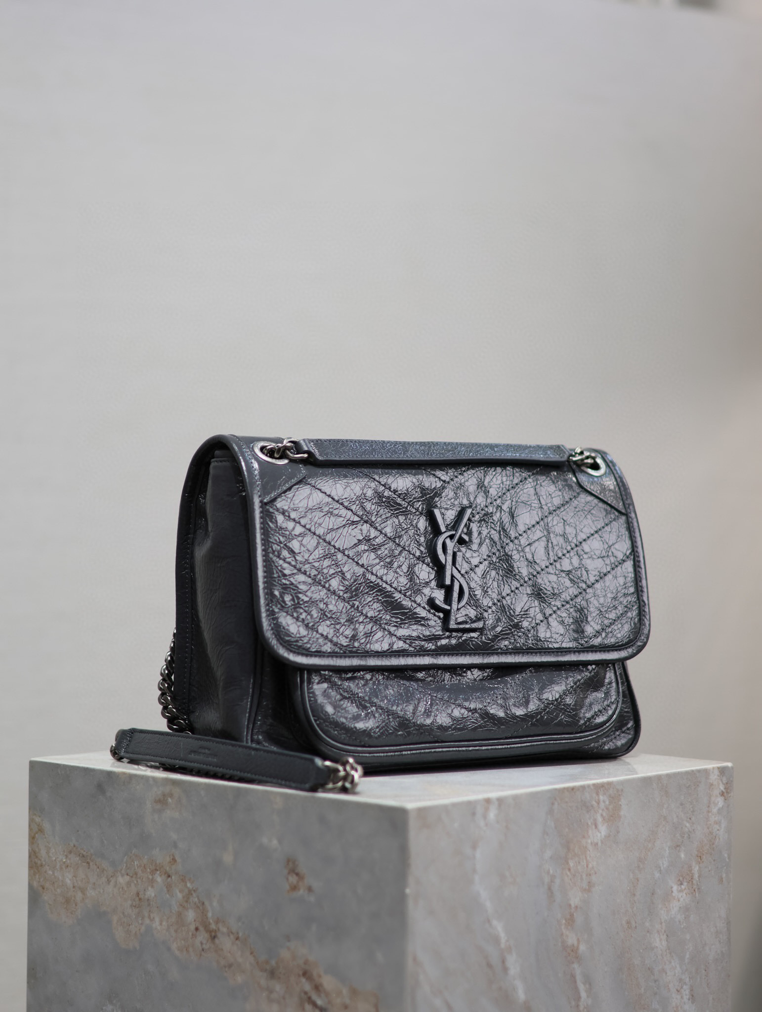 Borsa Niki Yves Saint Laurent Dimensioni: 28*20,5*8,5 cm