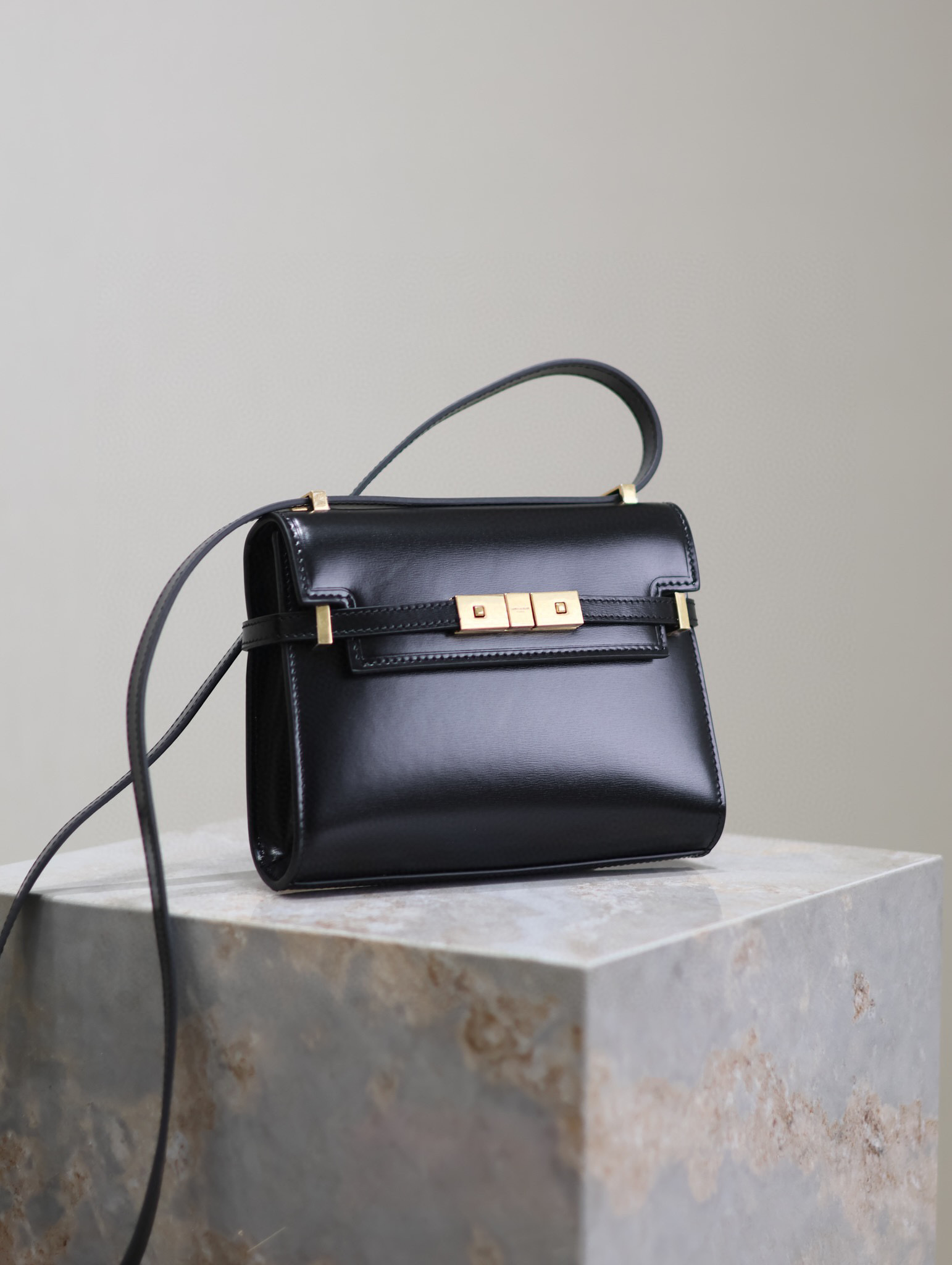 Yves Saint Laurent Mini-Unterarmtasche Größe: 19 x 14 x 4 cm