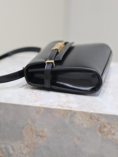 Yves Saint Laurent Mini-Unterarmtasche Größe: 19 x 14 x 4 cm