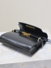 Yves Saint Laurent Mini-Unterarmtasche Größe: 19 x 14 x 4 cm