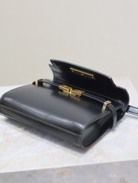 Yves Saint Laurent Mini-Unterarmtasche Größe: 19 x 14 x 4 cm