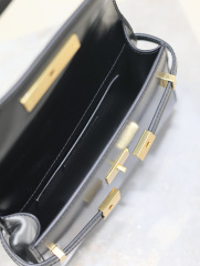 Yves Saint Laurent Mini-Unterarmtasche Größe: 19 x 14 x 4 cm