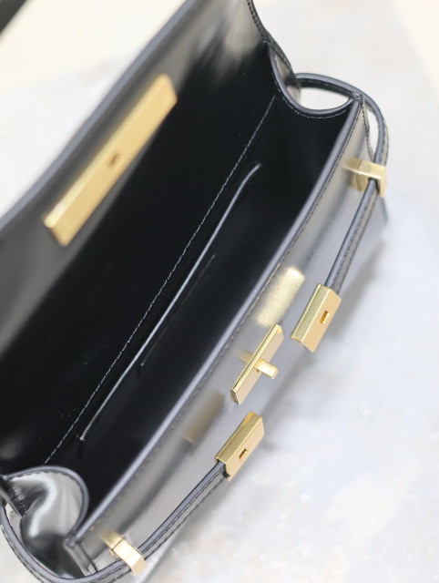Yves Saint Laurent Mini-Unterarmtasche Größe: 19 x 14 x 4 cm