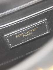 Yves Saint Laurent Mini-Unterarmtasche Größe: 19 x 14 x 4 cm