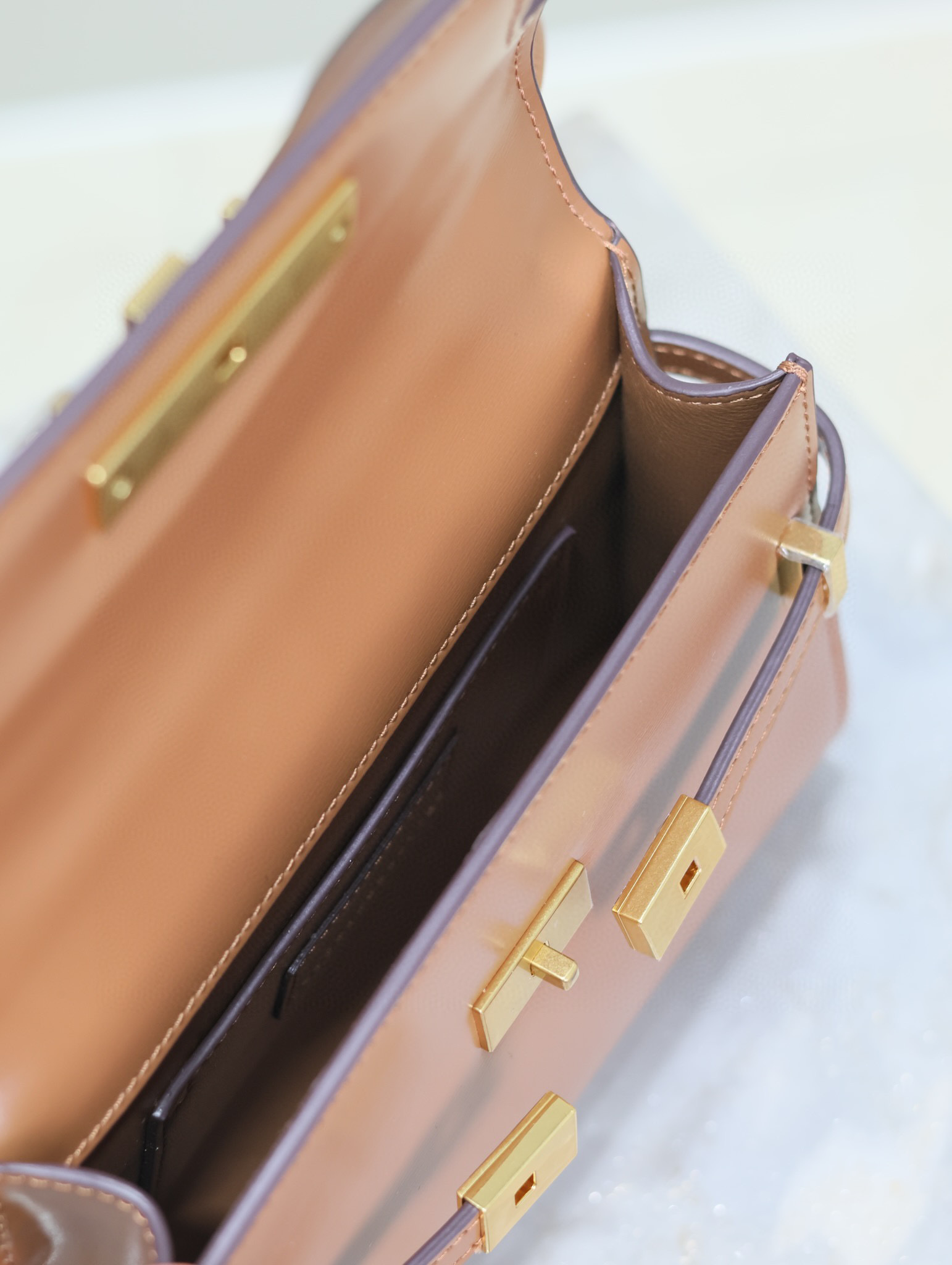 Yves Saint Laurent mini Borsa sottobraccio Dimensioni: 19*14*4cm