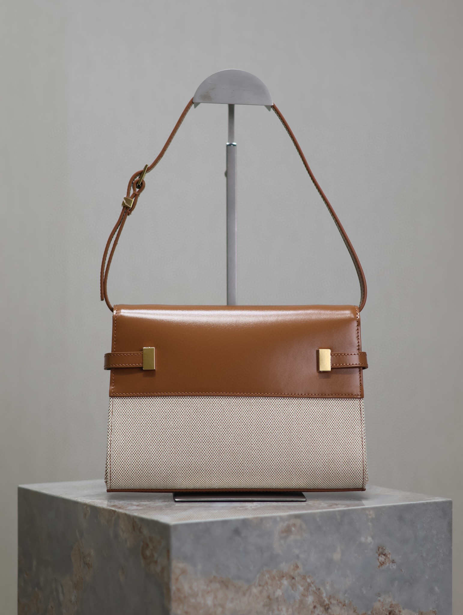 Yves Saint Laurent Mini-Unterarmtasche Größe: 19 x 14 x 4 cm