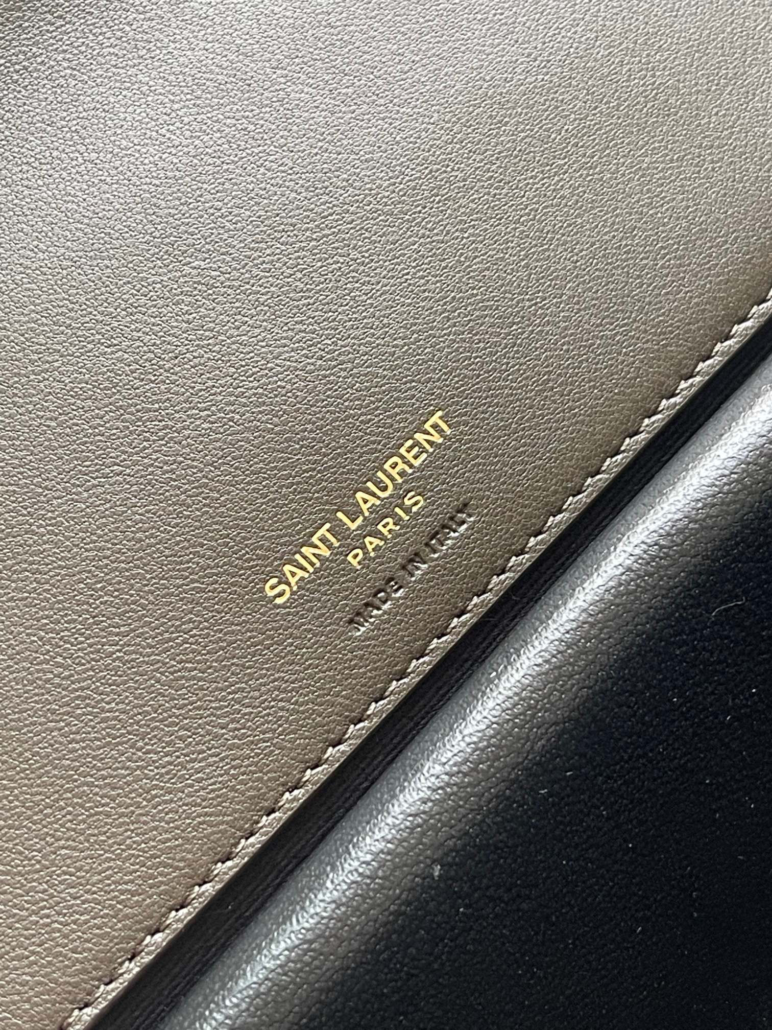 Yves Saint Laurent Borsa a busta Dimensioni: 29*17*10cm