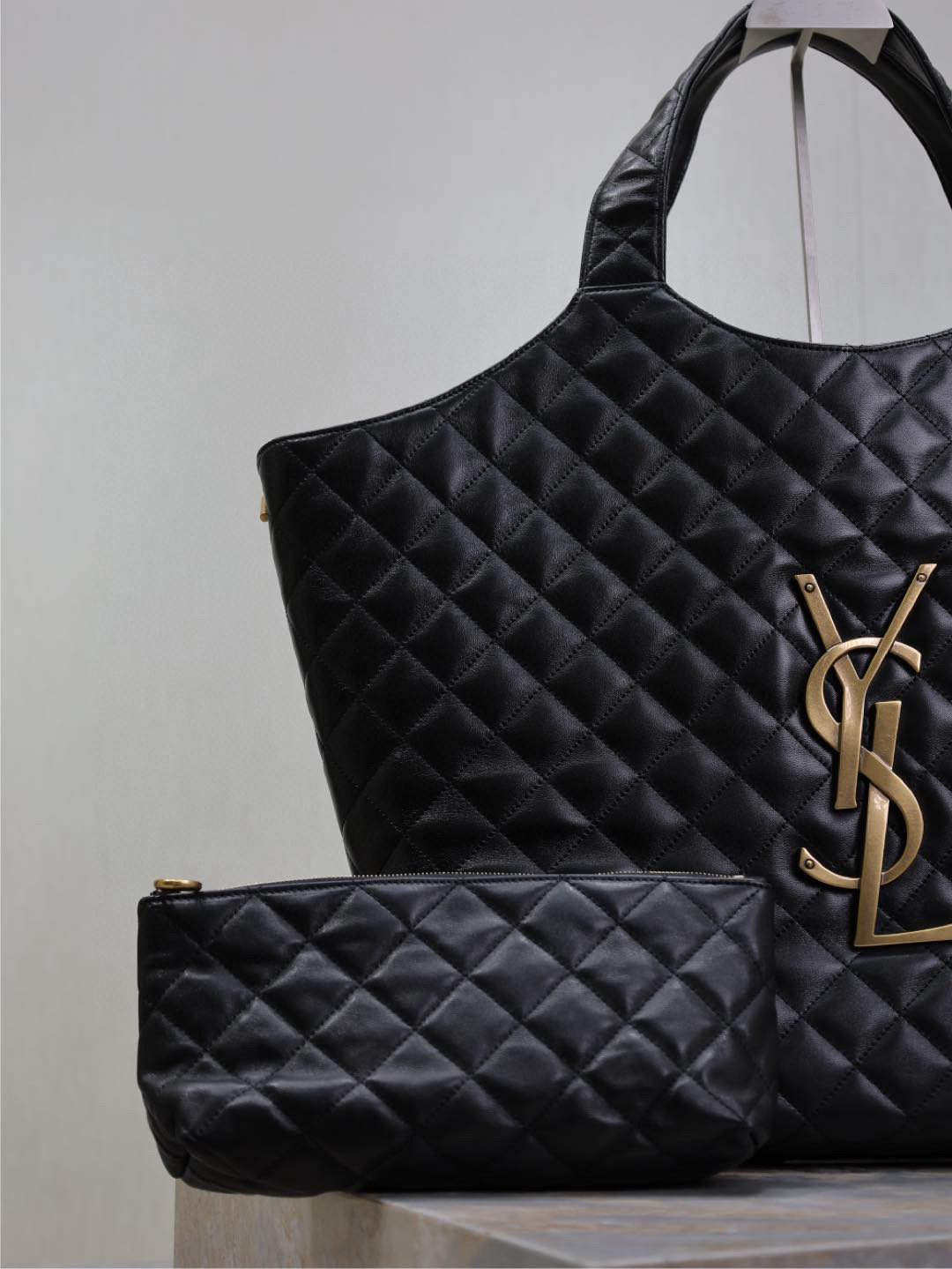 Yves Saint Laurent Einkaufstasche Größe: 58*61*8cm