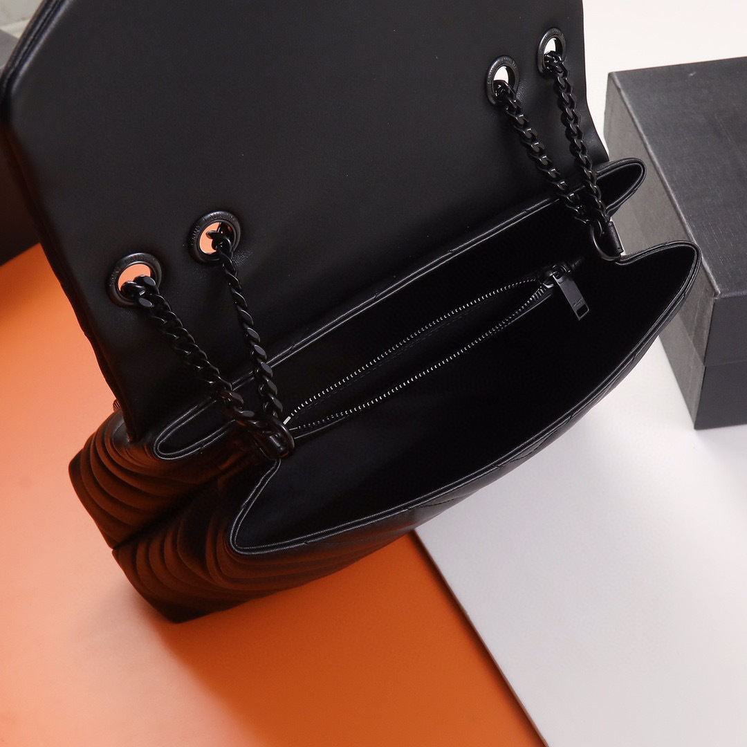 Yves Saint Laurent messenger/courier bag Size：32*22*11cm