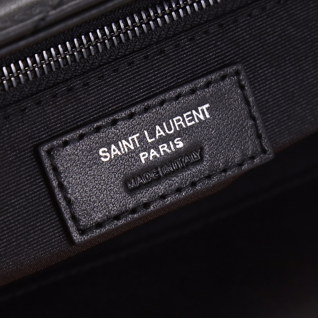 Yves Saint Laurent messenger/courier bag Size：32*22*11cm