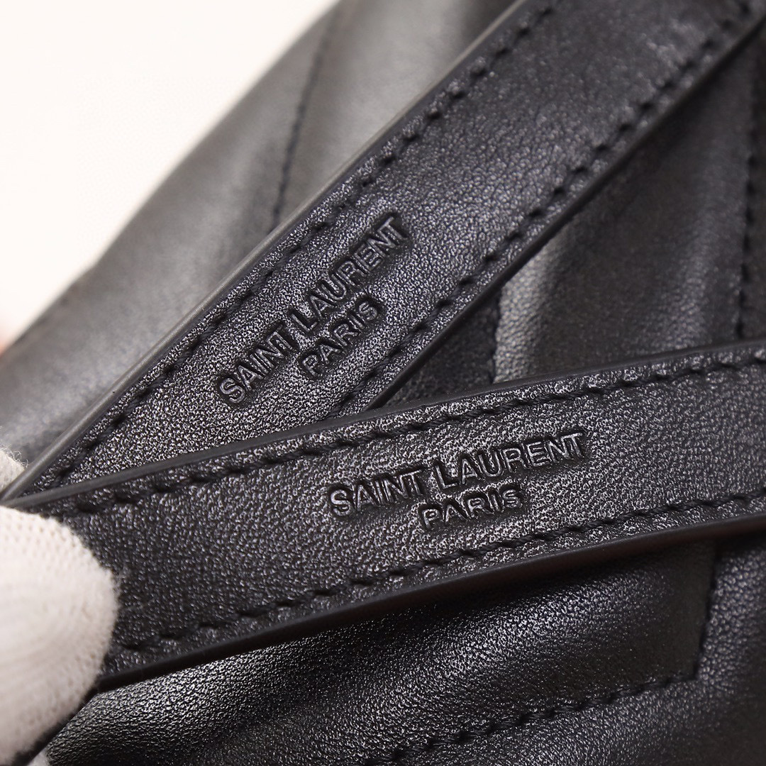 Yves Saint Laurent messenger/courier bag Size：32*22*11cm