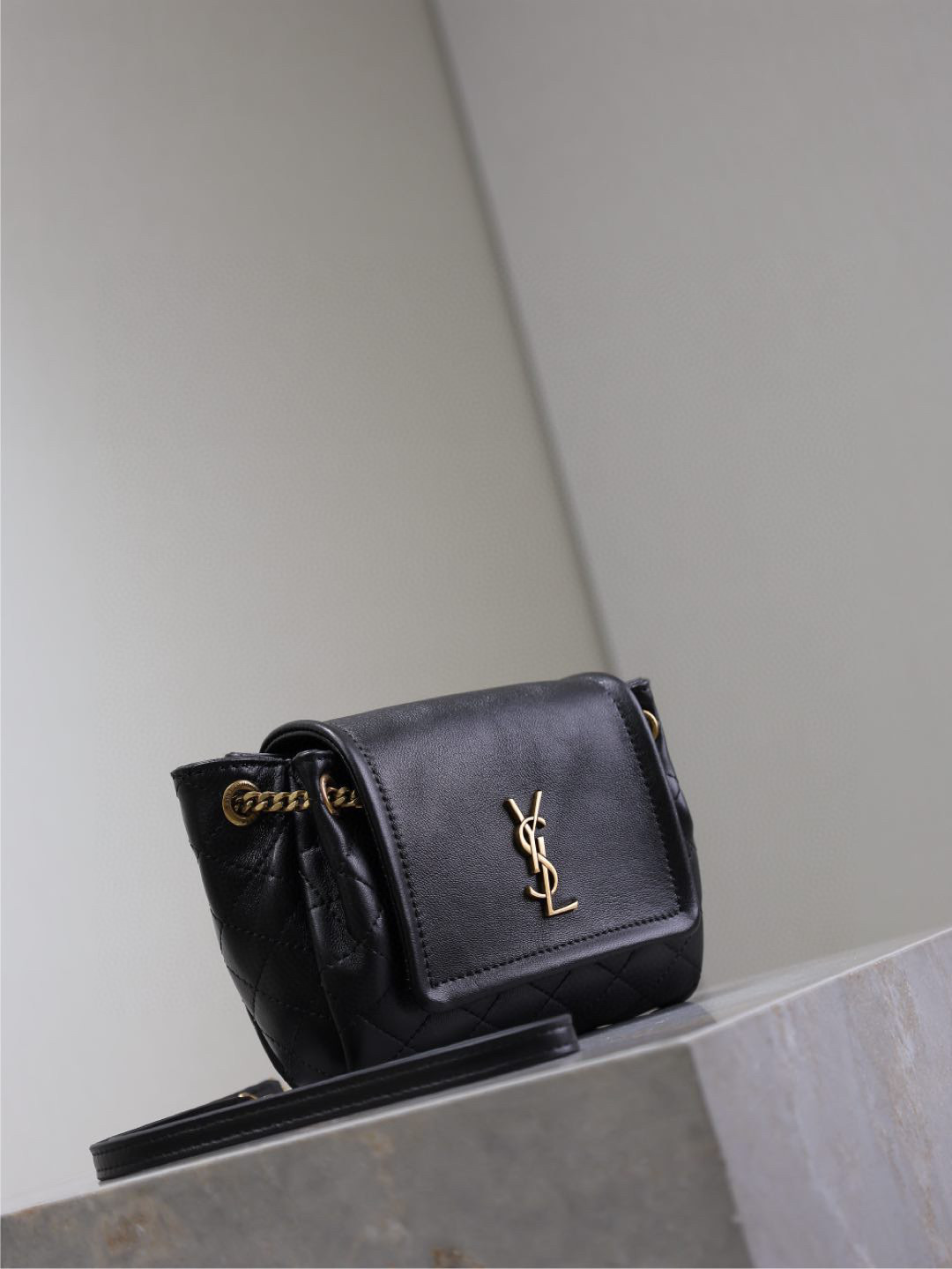 Yves Saint Laurent mini nolita Size：18*13*6cm