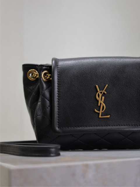 Yves Saint Laurent mini nolita Size：18*13*6cm