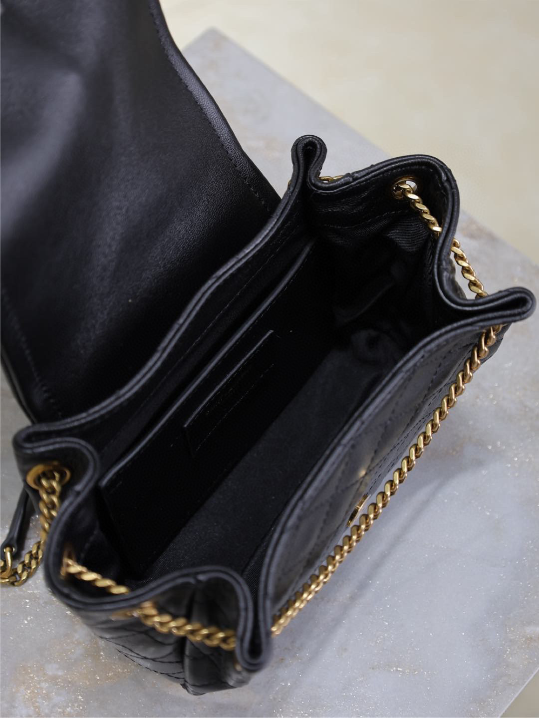 Yves Saint Laurent mini nolita Size：18*13*6cm