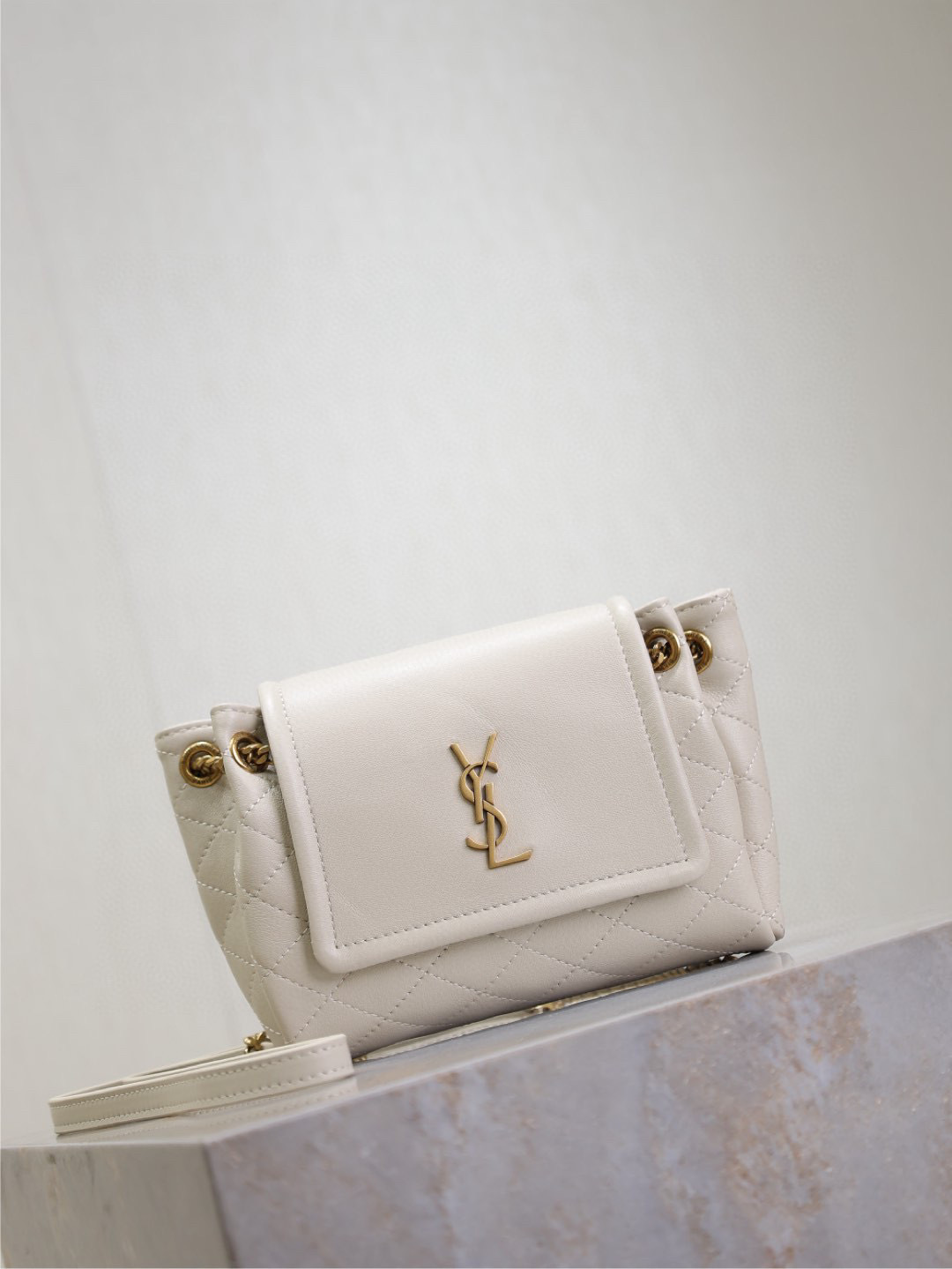 Yves Saint Laurent mini nolita Dimensioni: 18*13*6cm