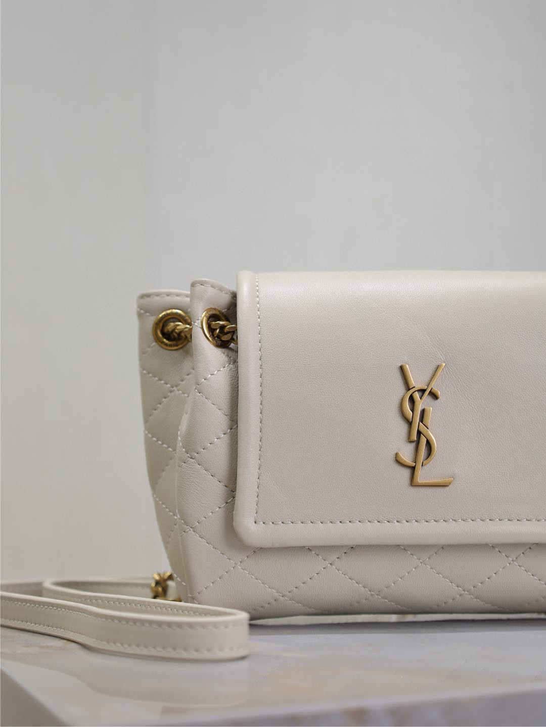 Yves Saint Laurent mini nolita Dimensioni: 18*13*6cm