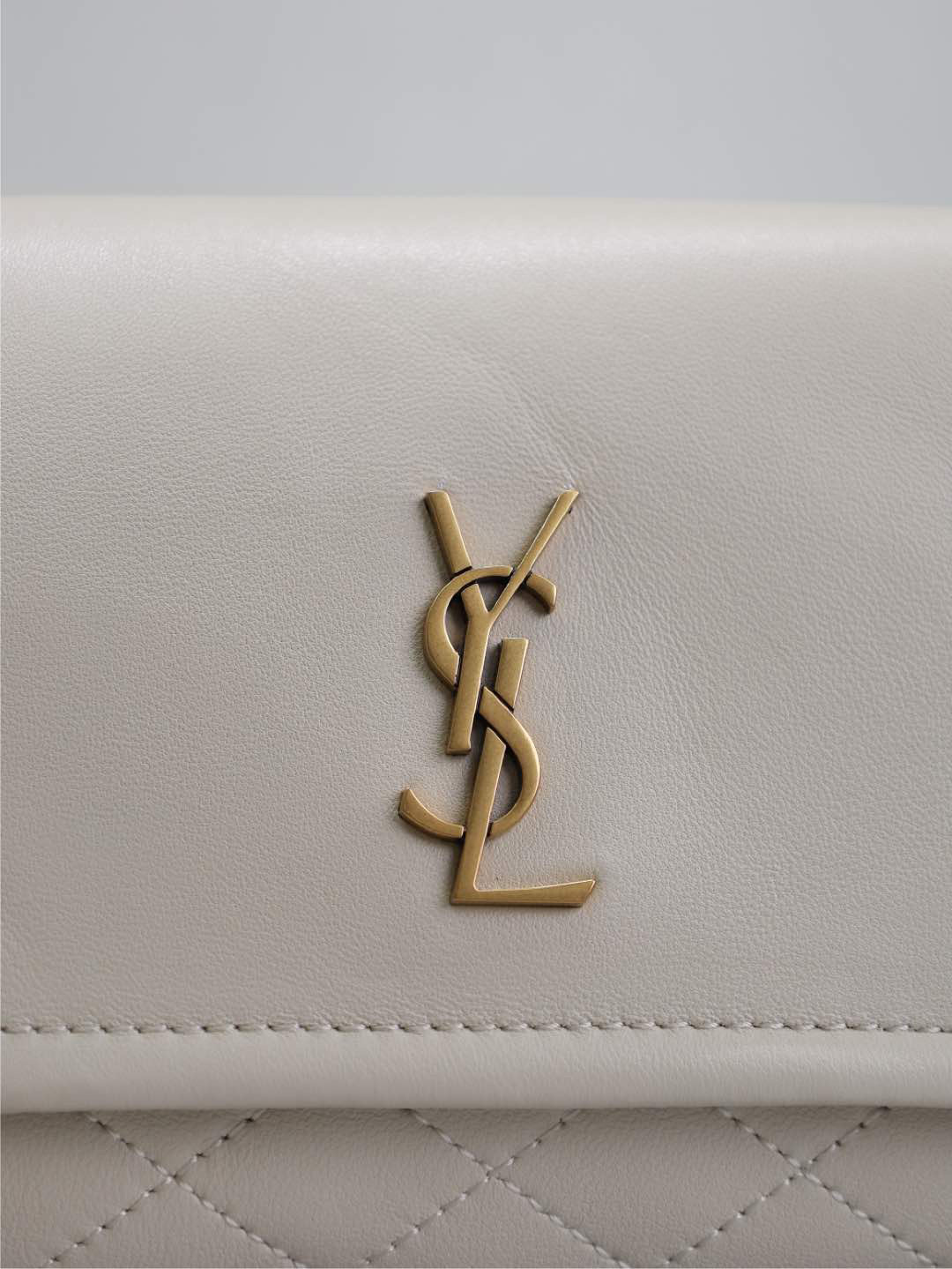 Yves Saint Laurent mini nolita Dimensioni: 18*13*6cm