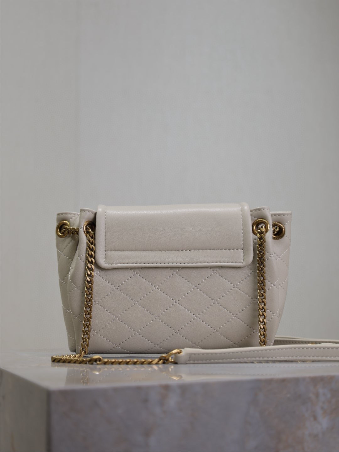 Yves Saint Laurent mini nolita Dimensioni: 18*13*6cm