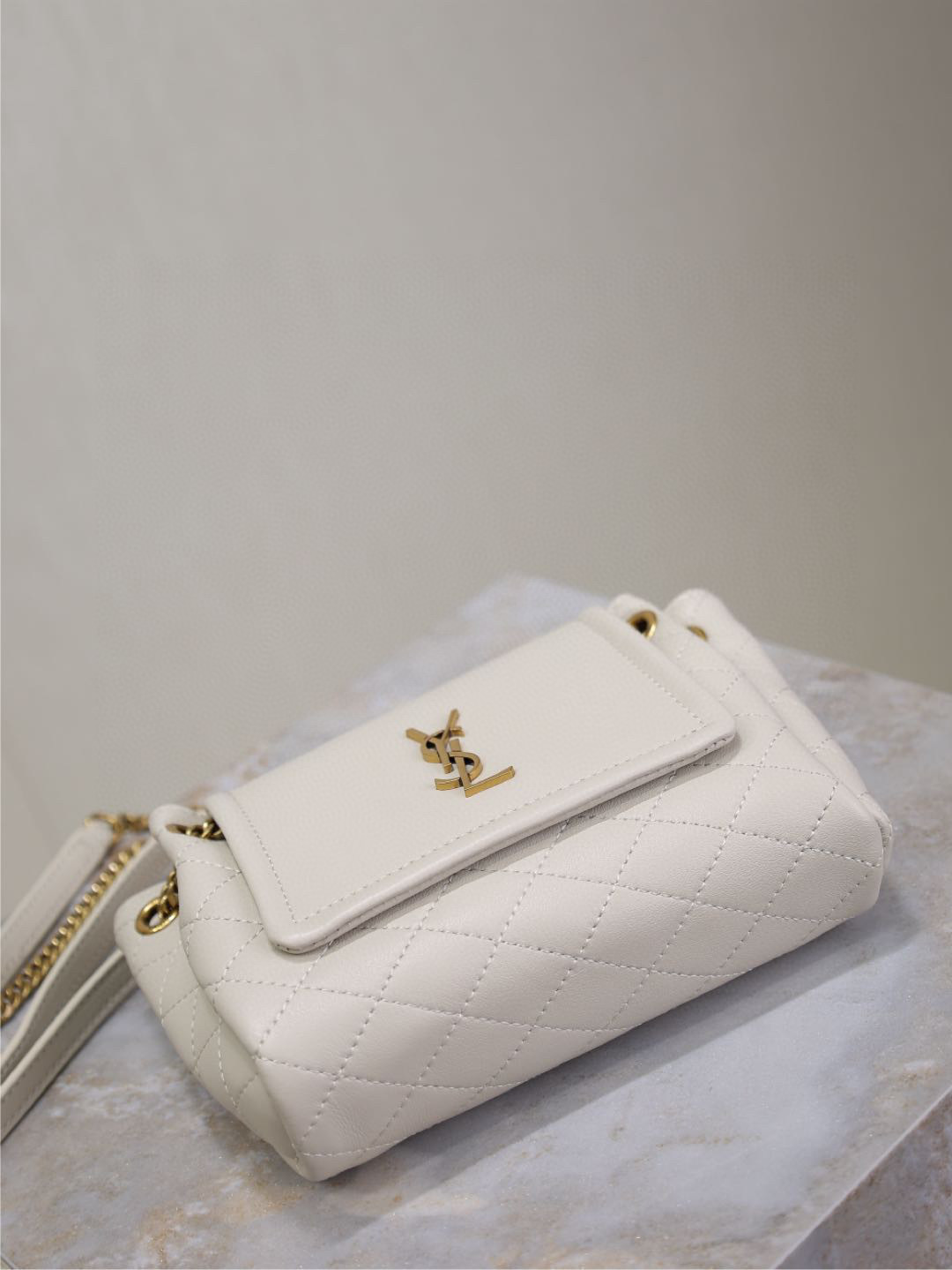 Yves Saint Laurent mini nolita Dimensioni: 18*13*6cm
