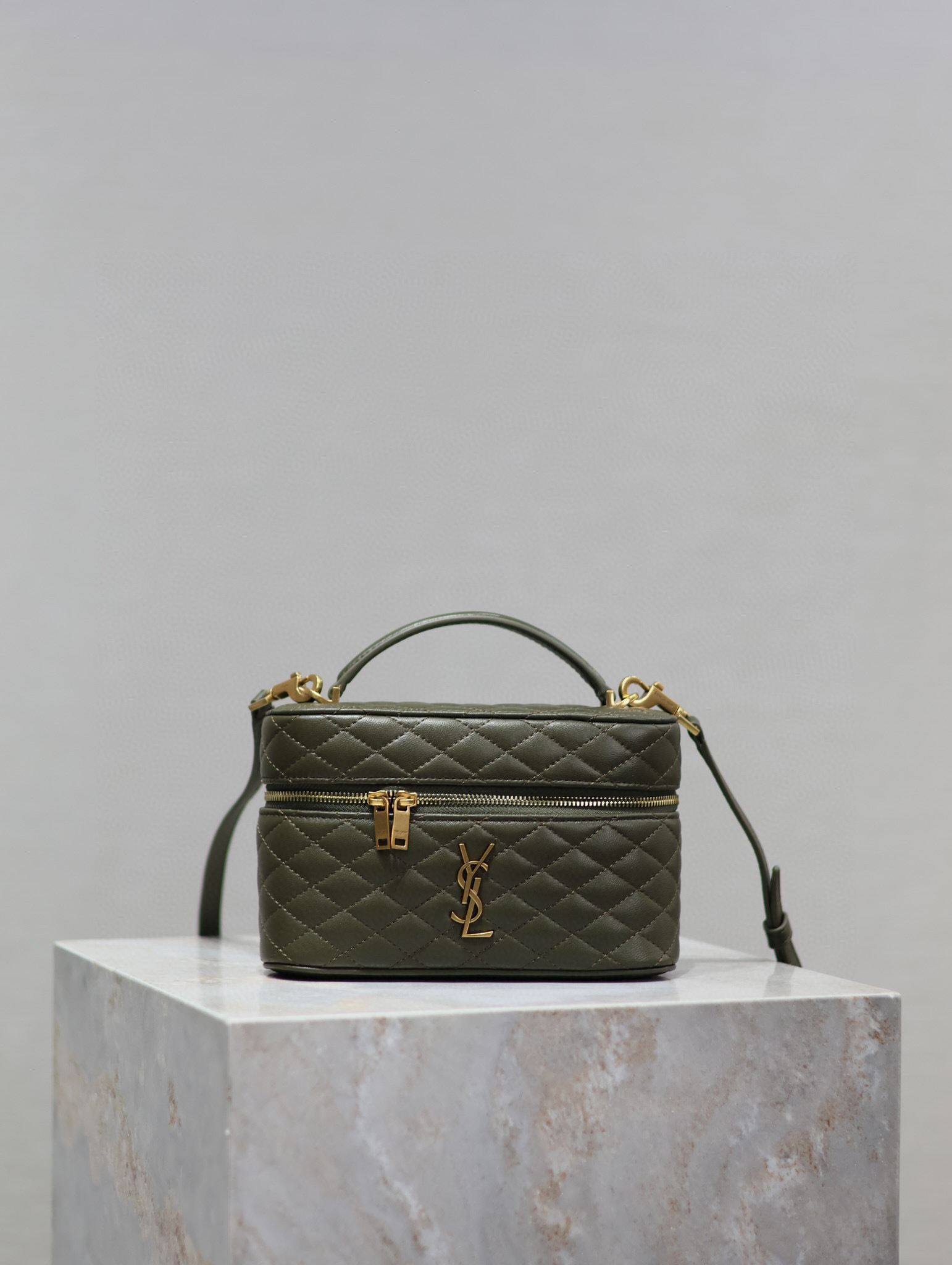 Yves Saint Laurent mini nolita Size：18*13*6cm