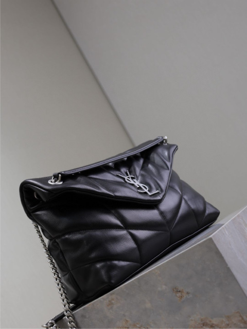 Yves Saint Laurent loulou 羽绒包 尺寸：35*23*13.5cm