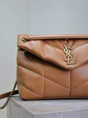 Borsa a tracolla Yves Saint Laurent Loulou Dimensioni: 35*23*13,5 cm