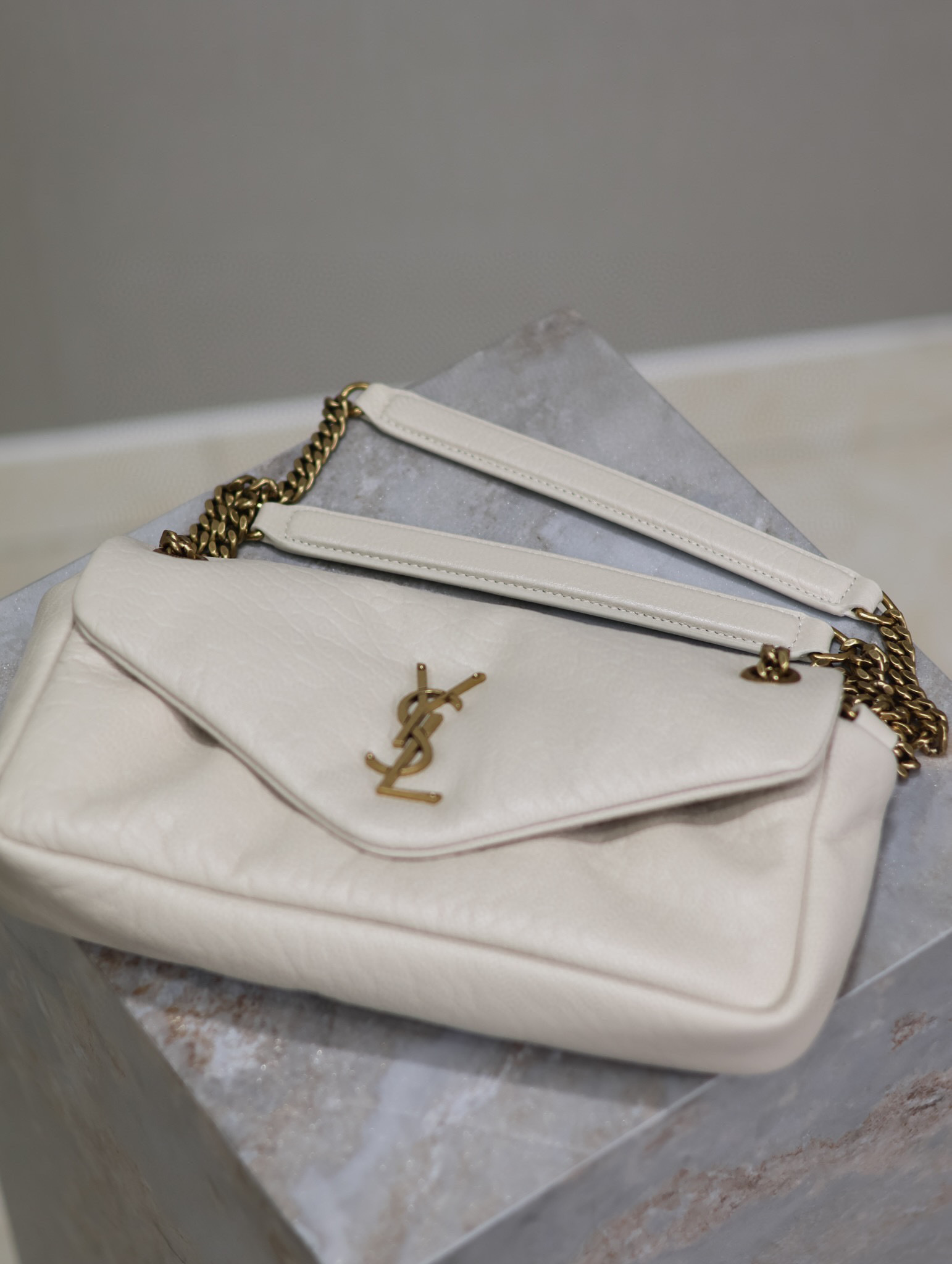 Yves Saint Laurent calypso 包尺寸：26*14*7cm