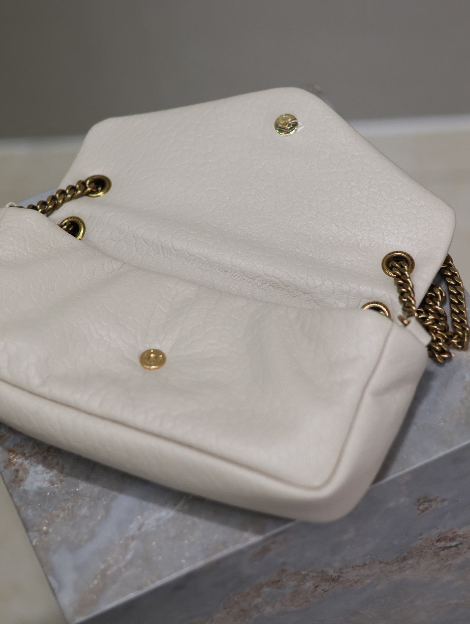 Yves Saint Laurent calypso 包尺寸：26*14*7cm
