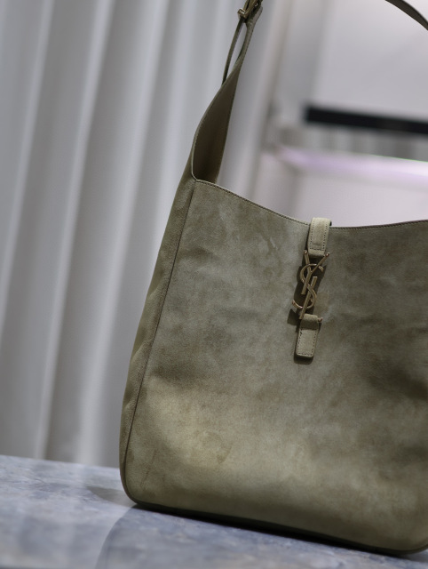 Yves Saint Laurent Borsa sottobraccio Dimensioni: 23*22*8,5 cm