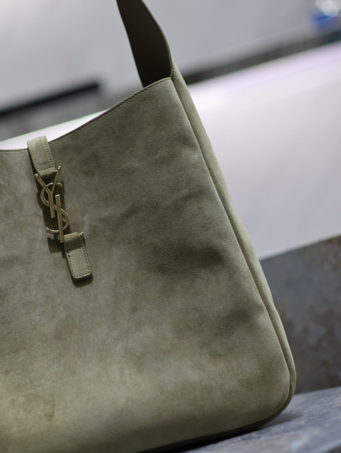 Yves Saint Laurent Borsa sottobraccio Dimensioni: 23*22*8,5 cm