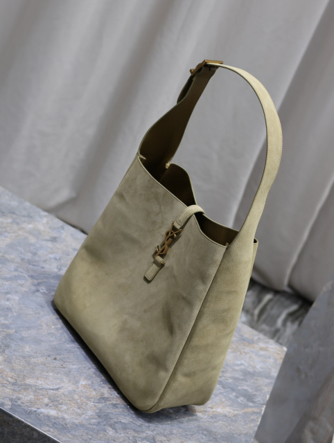 Yves Saint Laurent Borsa sottobraccio Dimensioni: 23*22*8,5 cm