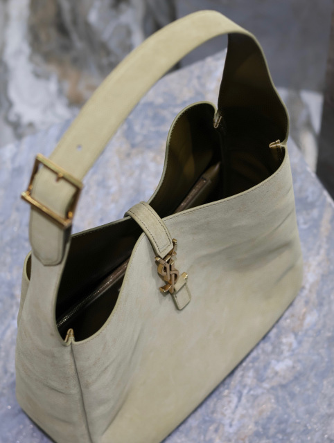 Yves Saint Laurent Borsa sottobraccio Dimensioni: 23*22*8,5 cm