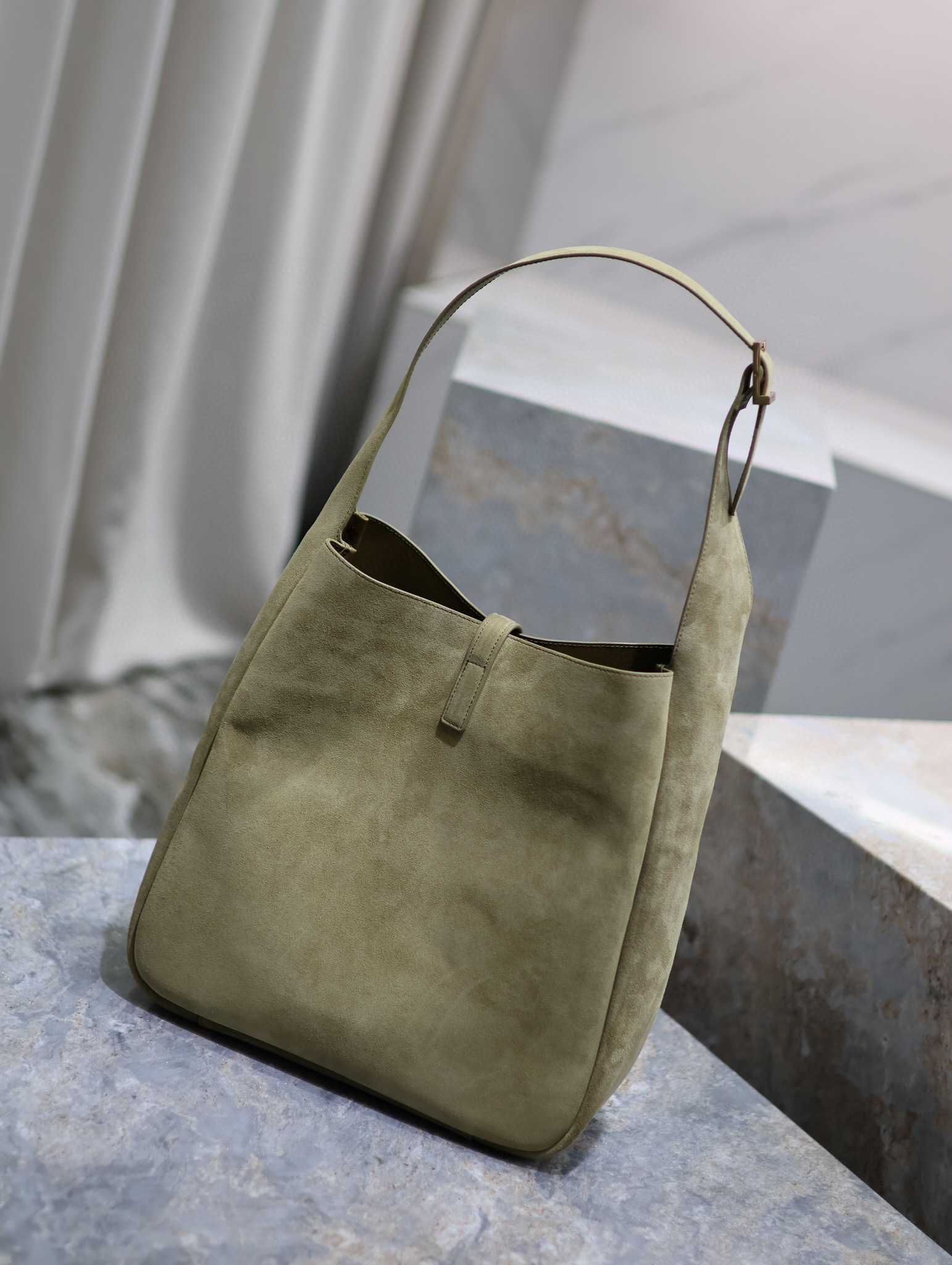 Yves Saint Laurent Borsa sottobraccio Dimensioni: 23*22*8,5 cm