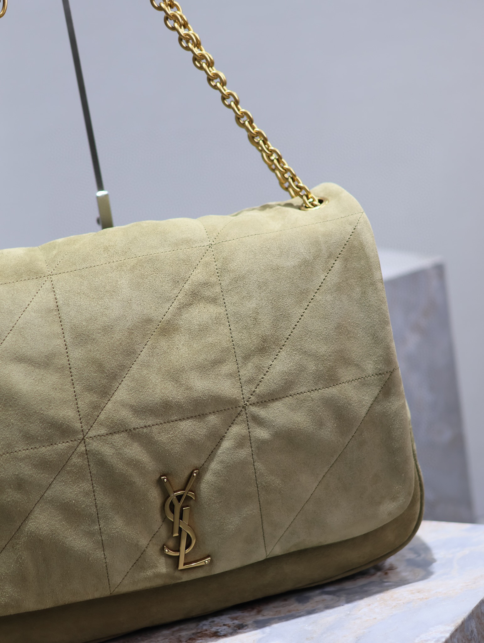 Yves Saint Laurent jamle bag Size：43*29*9cm