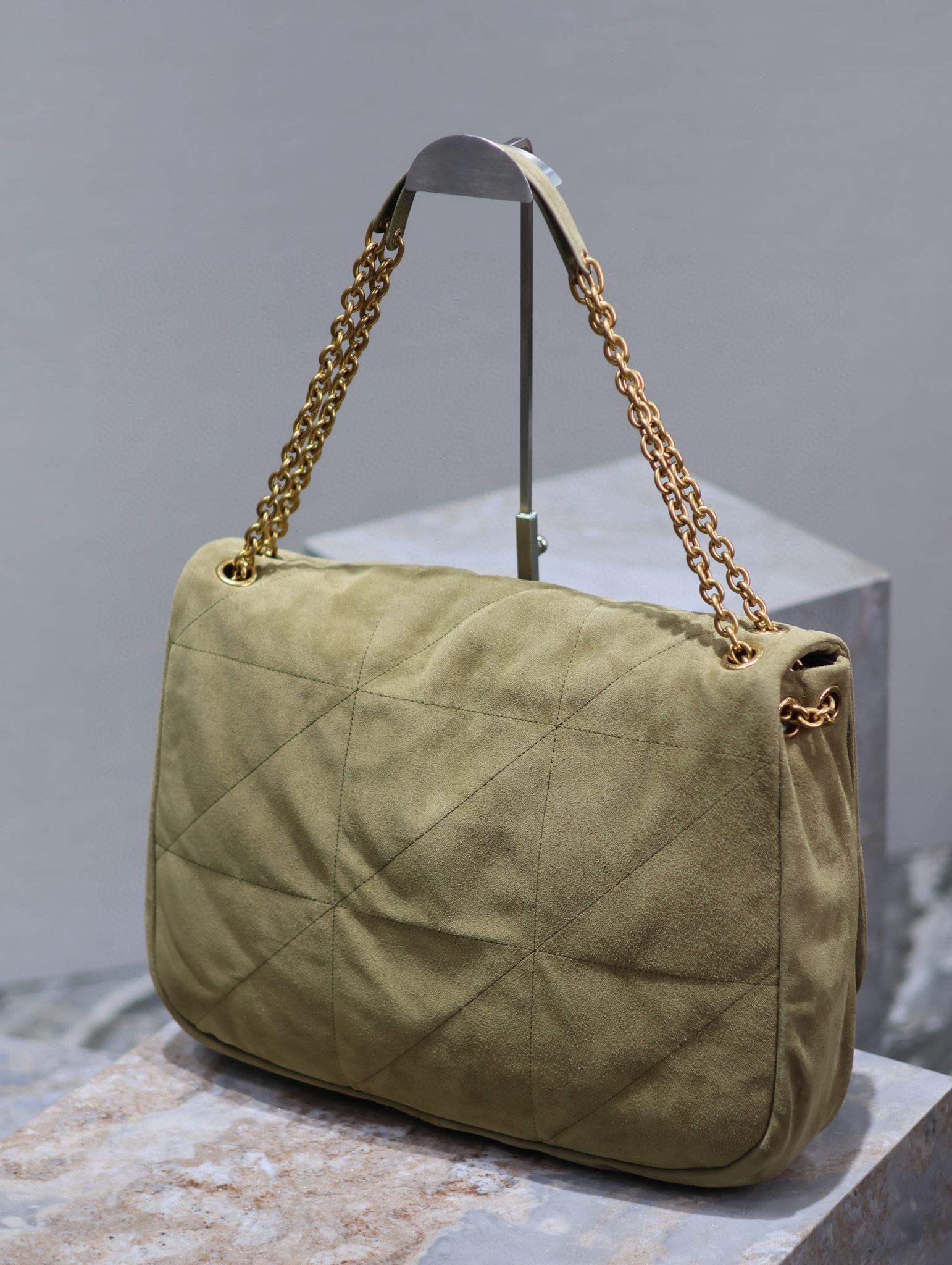 Yves Saint Laurent jamle bag Size：43*29*9cm