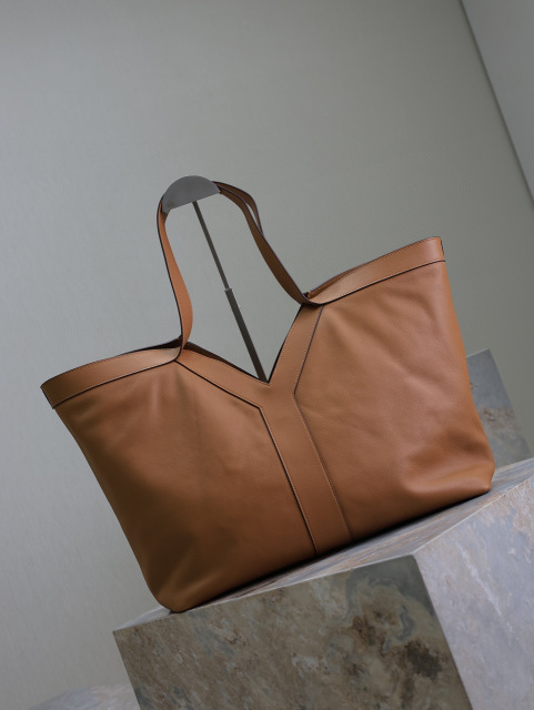 Yves Saint Laurent 新款购物袋 尺寸：50*33*16cm